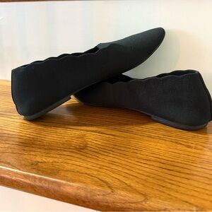Black Scalloped Flats